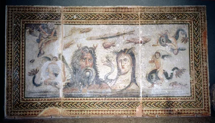 Boden mit der Darstellung von Oceanus und Tethys inmitten von Meeresgeschöpfen, aus Belkıs (heute Zeugma), Türkei